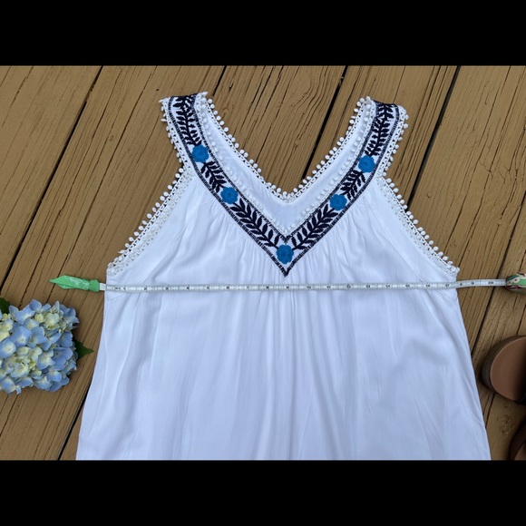 SOLD Loft Small White Dress Embroidered Floral Shift - Picture 5 of 11